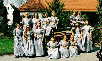 Die Festdamen der Freiw. Feuerwehr Batzenhofen zum 125-jährigen Jubiläum